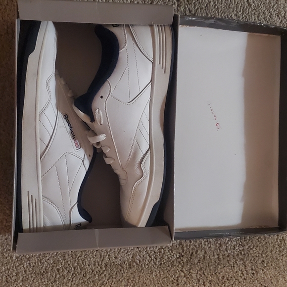 White/Navy Reebok Classics - Picture 4 of 7